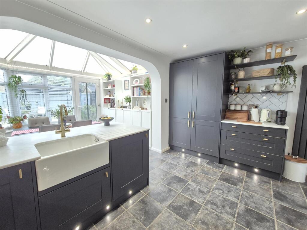 Modern Fitted Kitchen