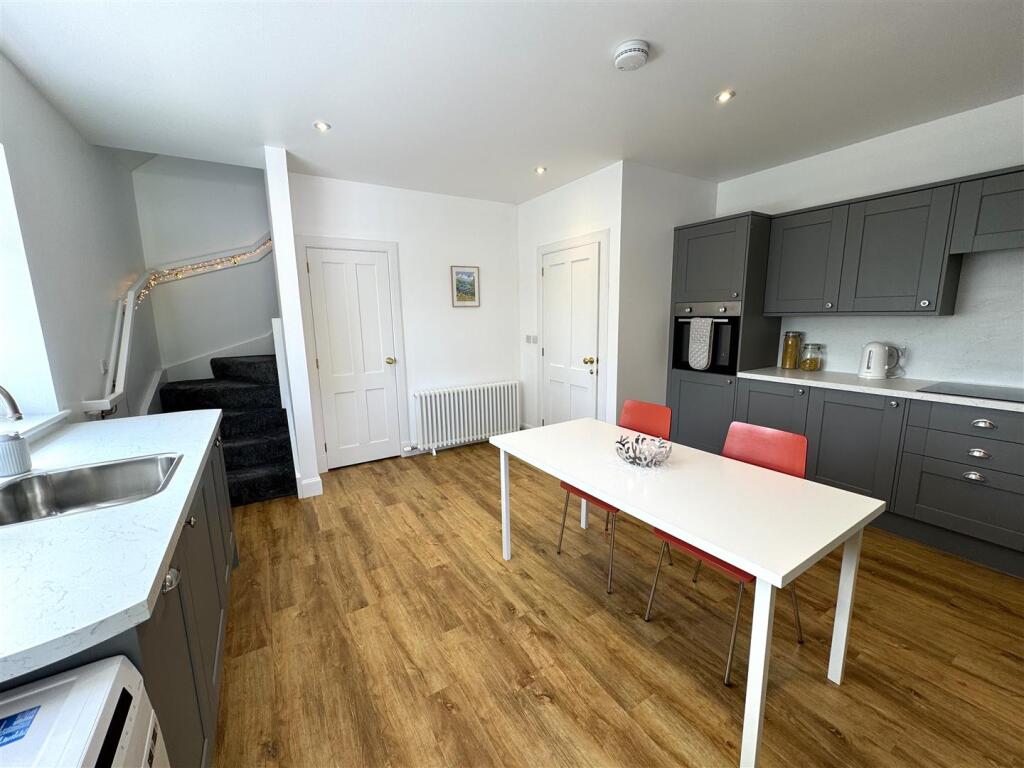 ANNEXE KITCHEN.JPG