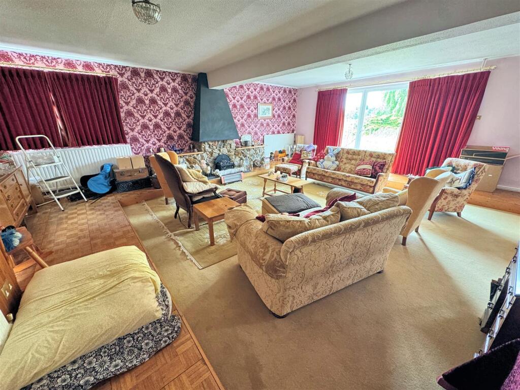 Sitting room 1.jpg