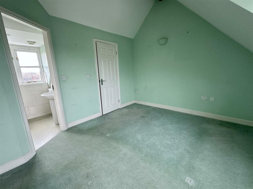 bed 1 (2nd floor)