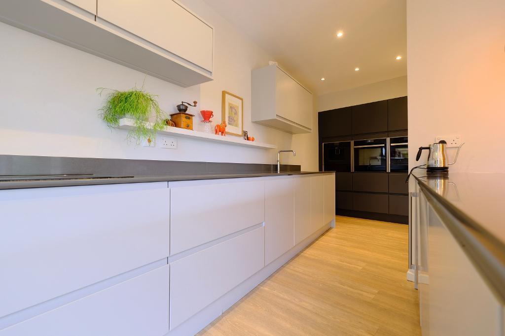 Contemporary kitchen c/w NEFF appliances