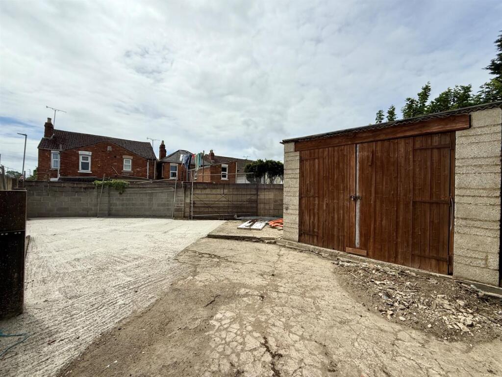 Yard2.jpg