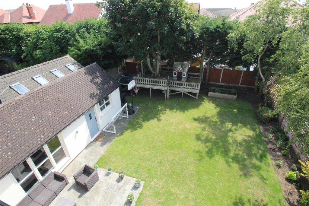 Clifton Drive South, Balcony.JPG