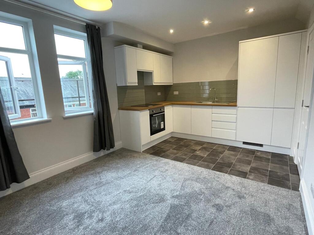 Fl 5. Kitchen Lv RM.jpg