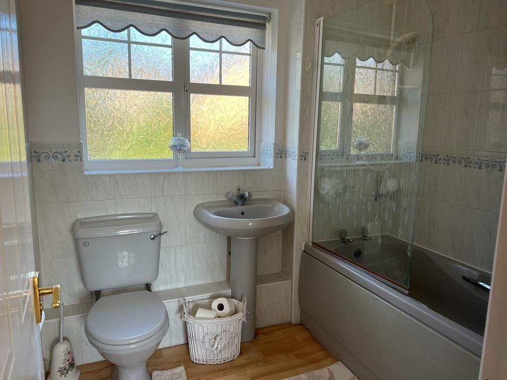 Family Bathroom 2