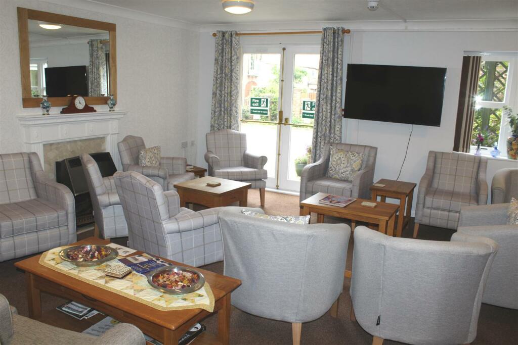 COMMUNAL RESIDENTS LOUNGE