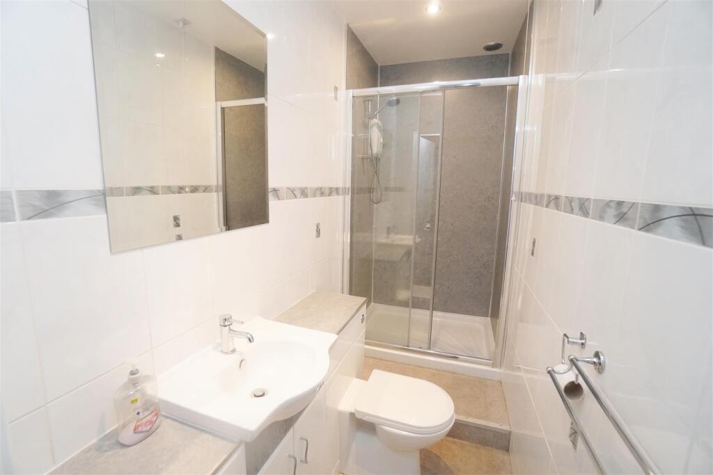 downstairs bathroom.jpg