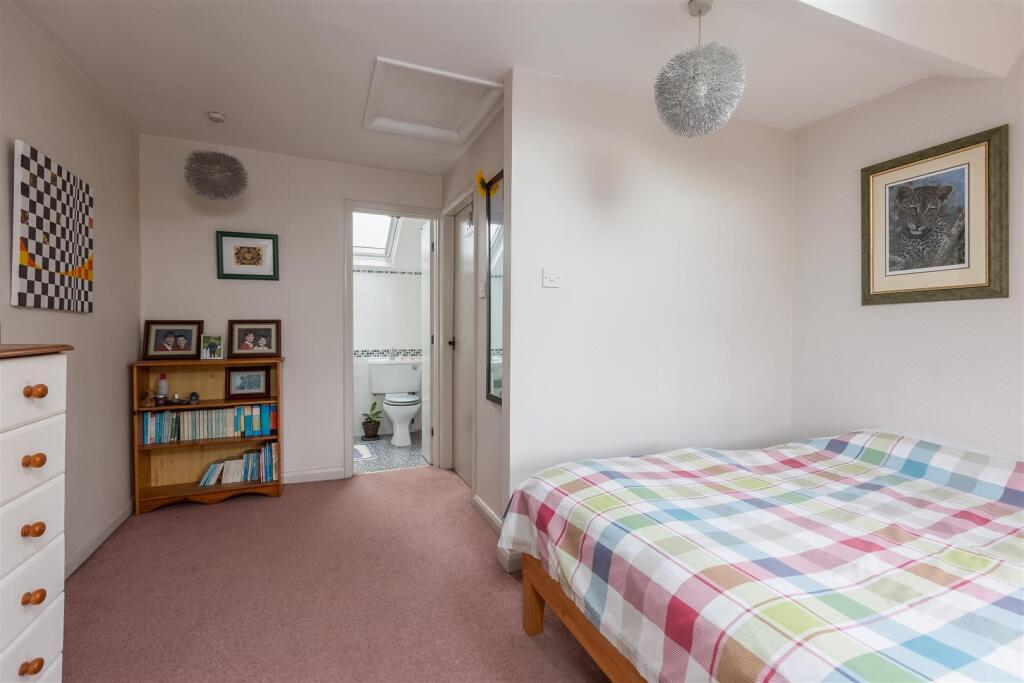 Westgate 25 Bedroom 4-2.jpg