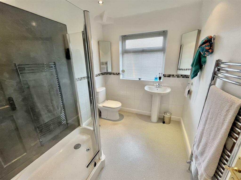 Shower Room.jpg