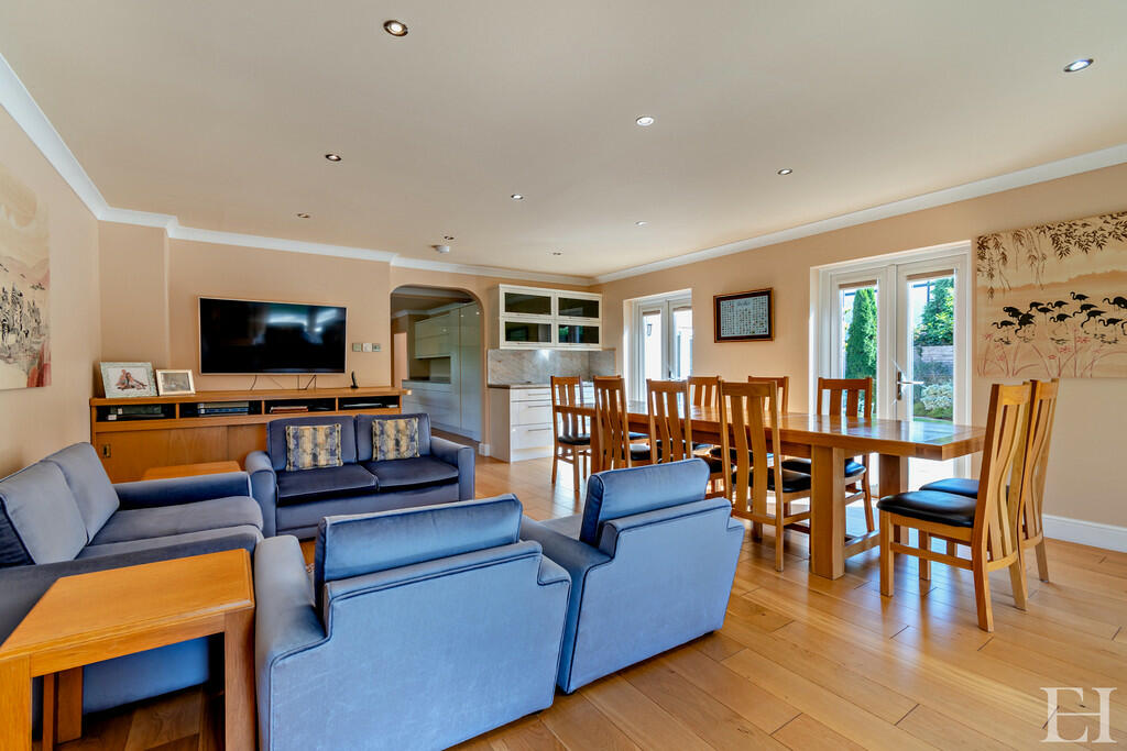 8617805-interiorW...