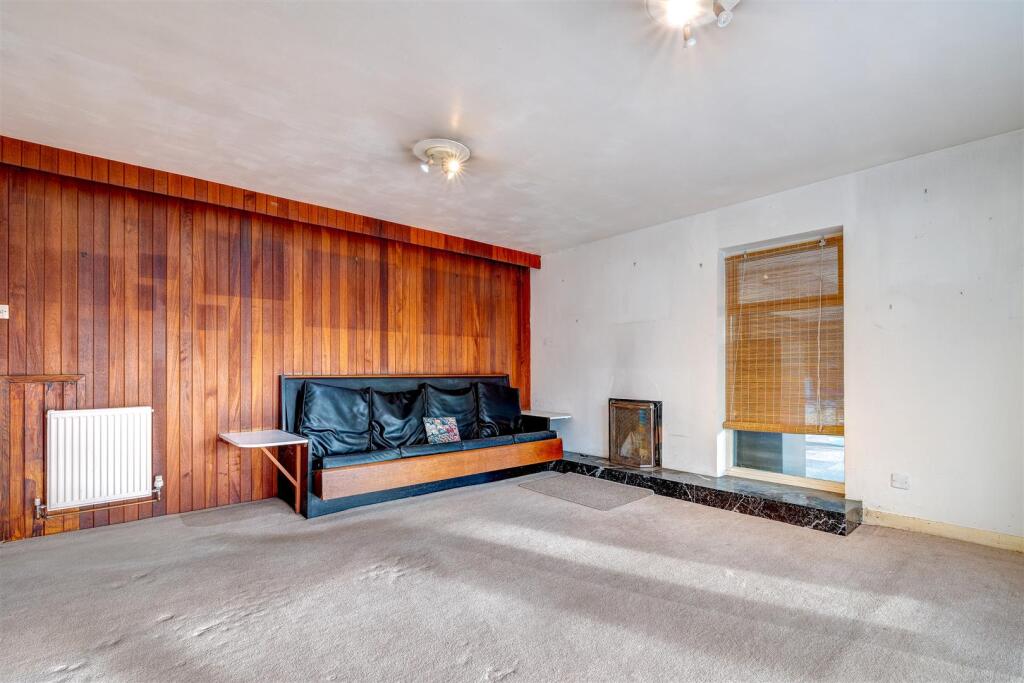 DE15 0PT 82aARE-007.jpg