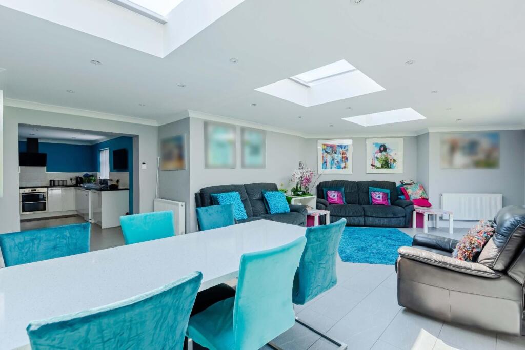 19 Abbots Way_26.JPG