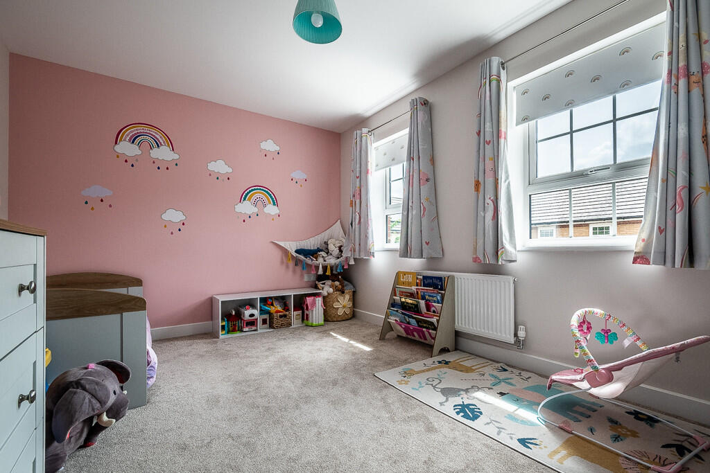 4 Celtic Close - ...