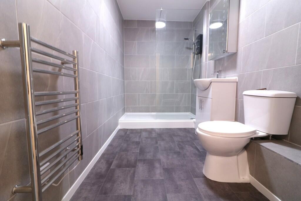 527 Homecove bath...