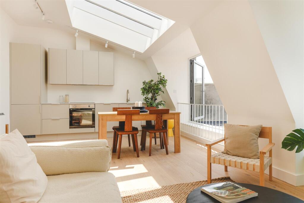 Clissold Crescent-33.jpg