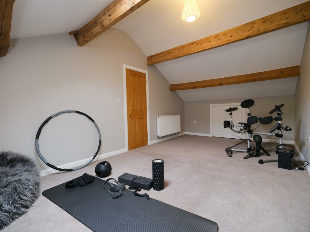 BEDROOM 5