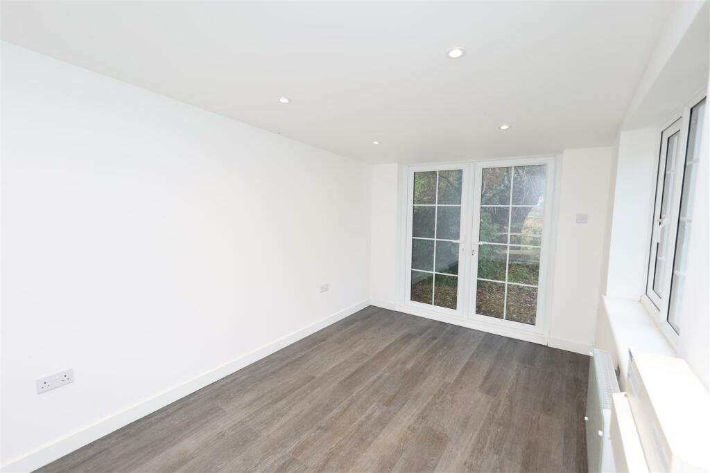 GARDEN ROOM