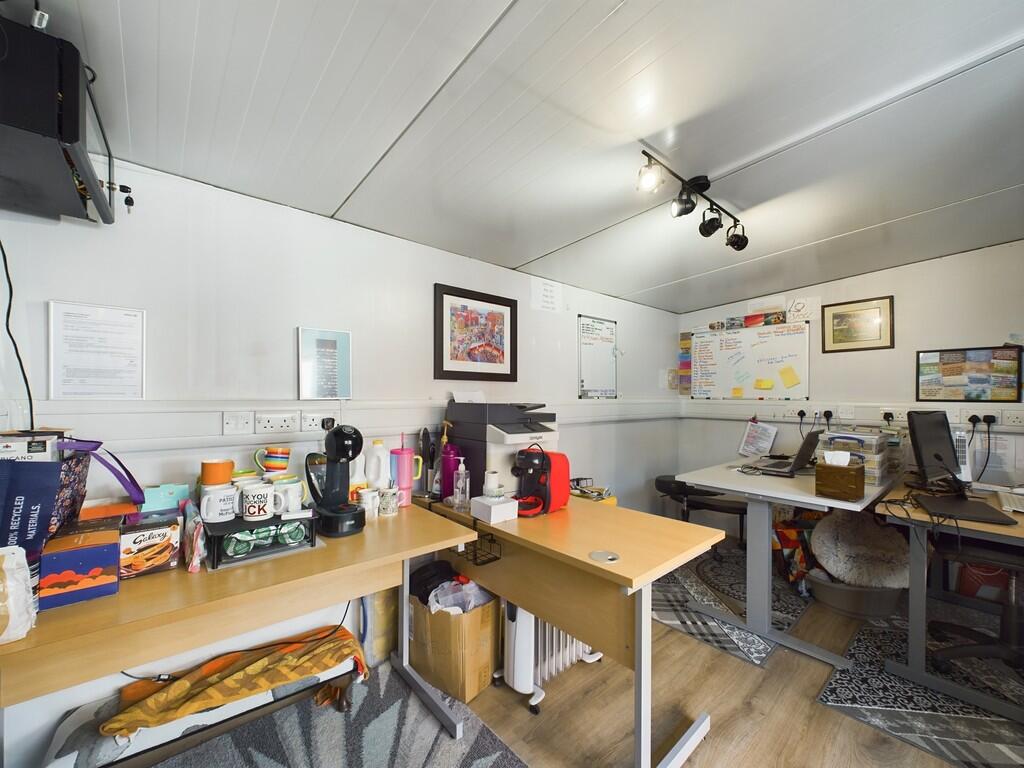 CAM02060G0-PR0275...