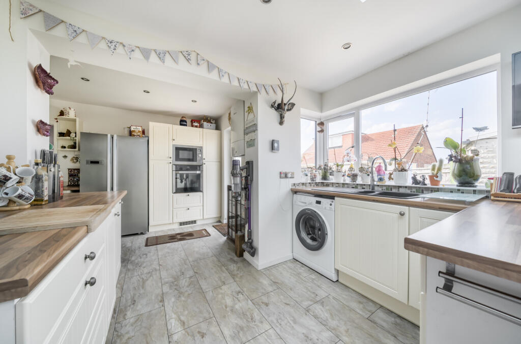 13367733689f993943d16