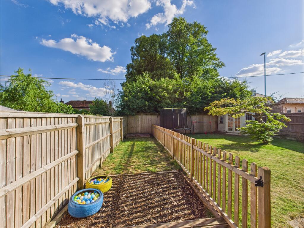 CAM01354G0-PR0558-STILL038