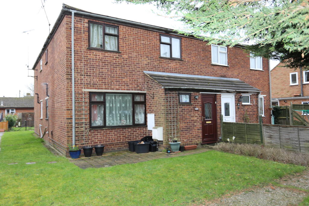 2 bedroom Semi Detached for rent