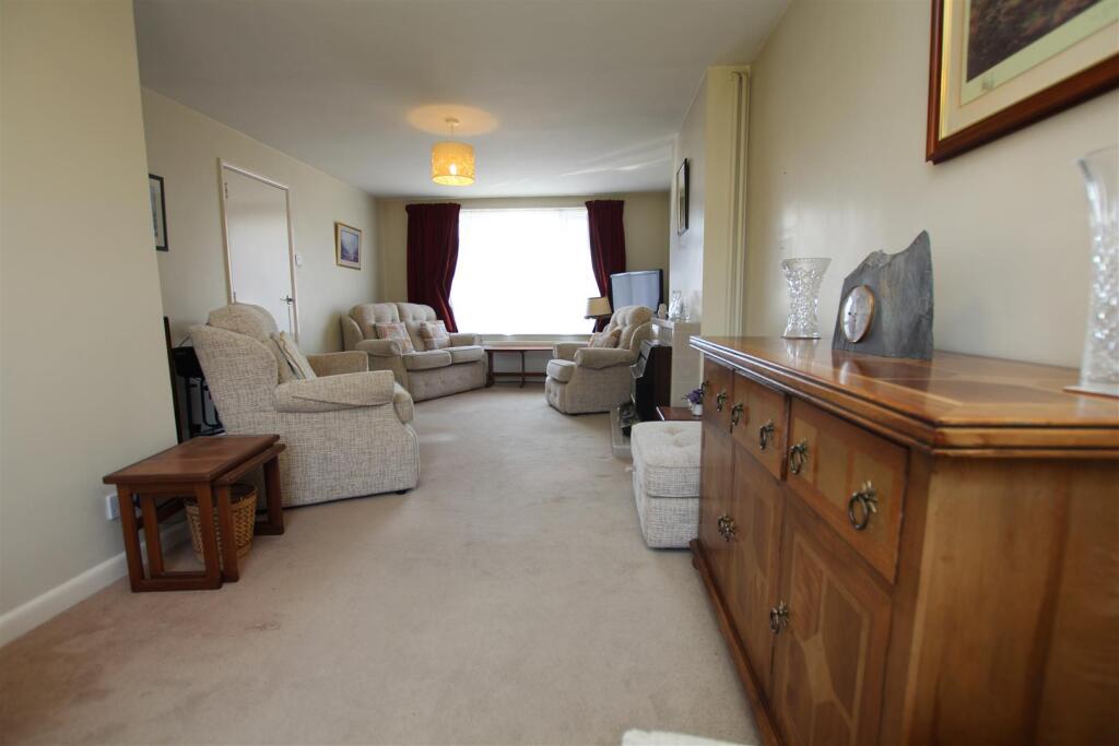 Lounge / Dining Room