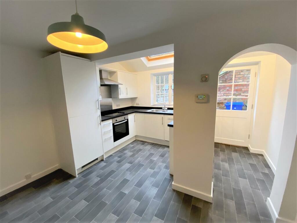 Kitchen 2.jpg