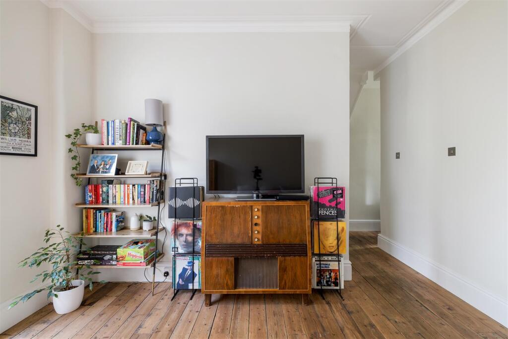 Aldborough Road South, IG3