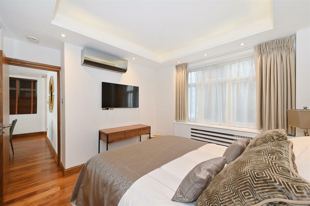 20-Barrie-House (11).JPG