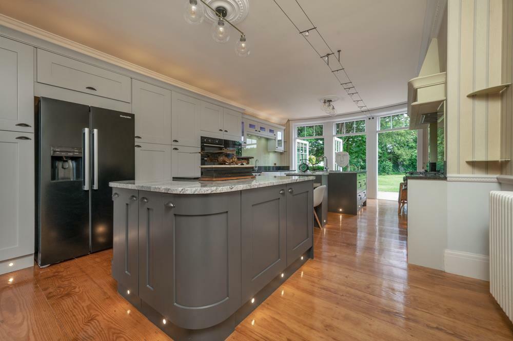 LIVING KITCHEN