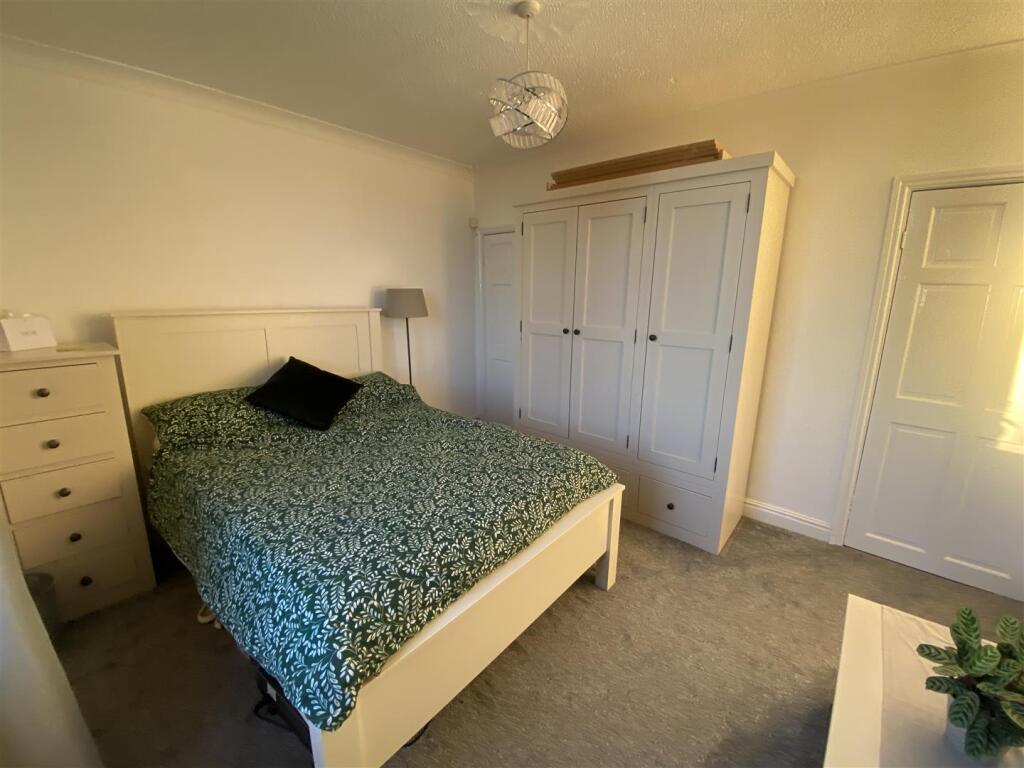 Bedroom no.1 rear double: