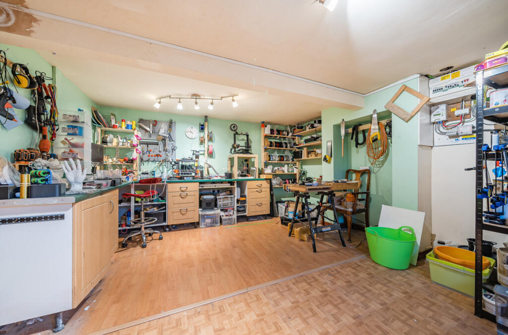 1368868-17-68f219...