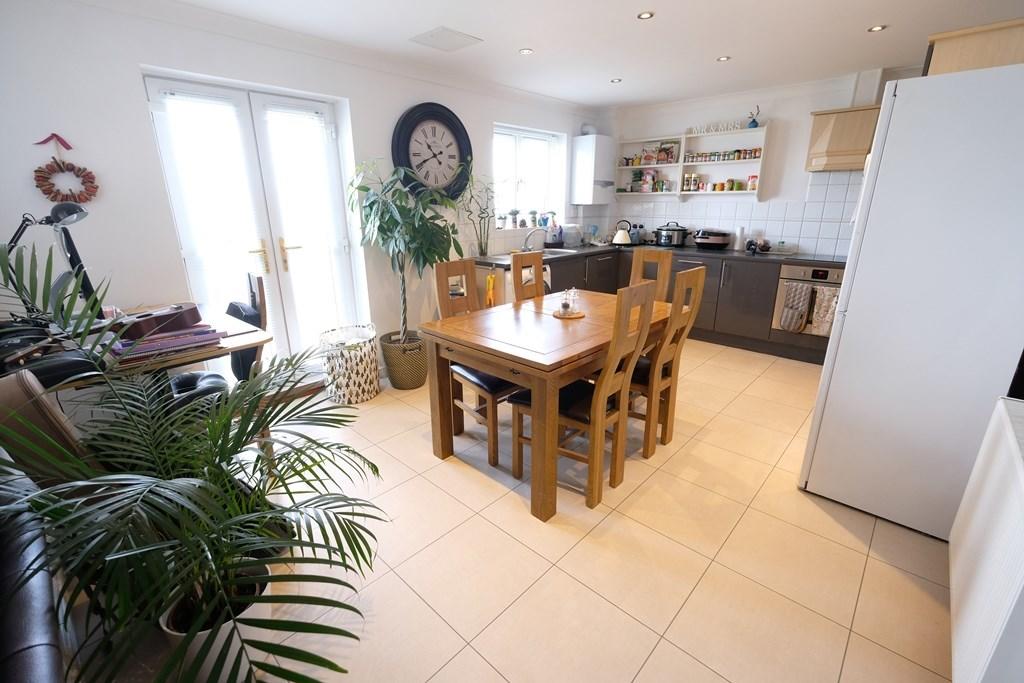 OPEN PLAN ROOM