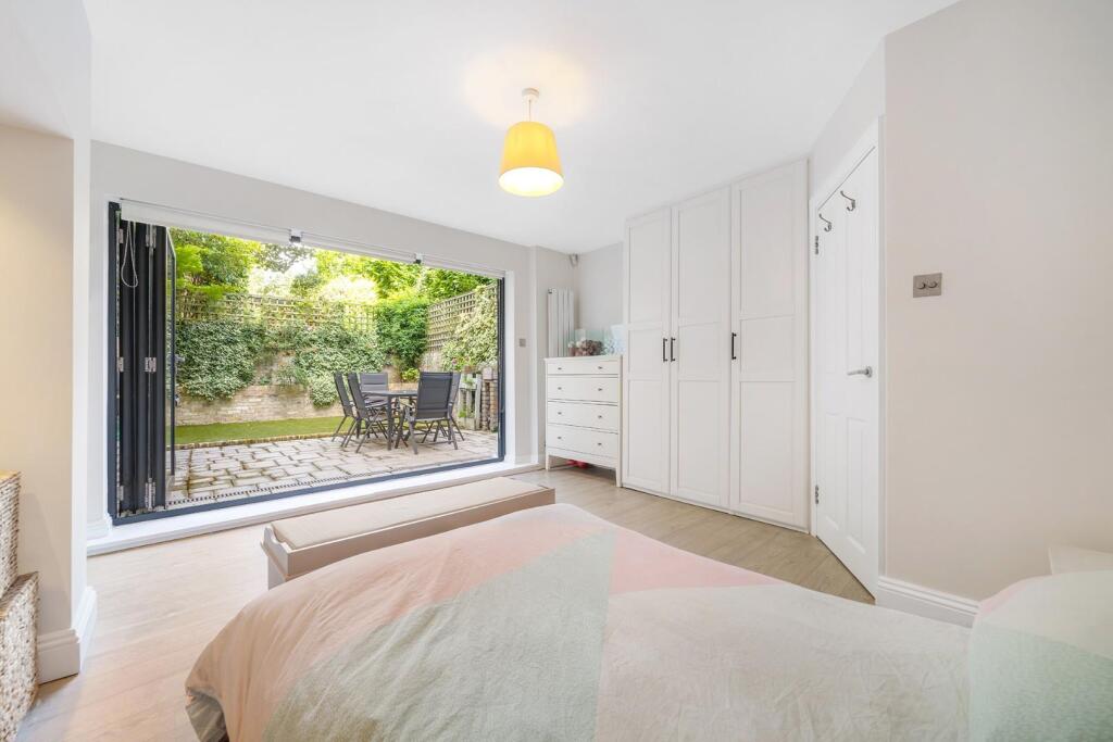 Bedroom 1 (2).jpg