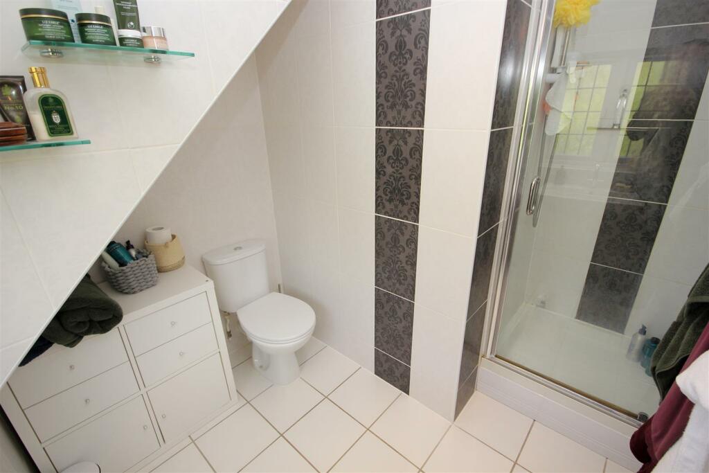 Ensuite1a.jpg