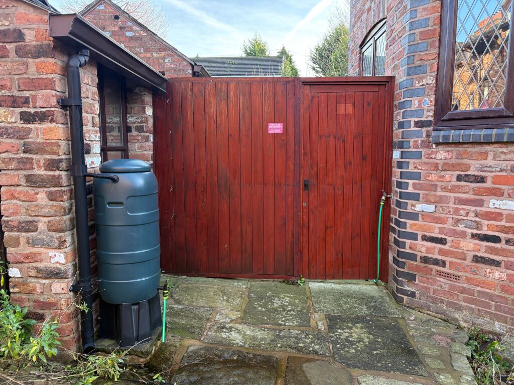 Access to Rear Courtyard