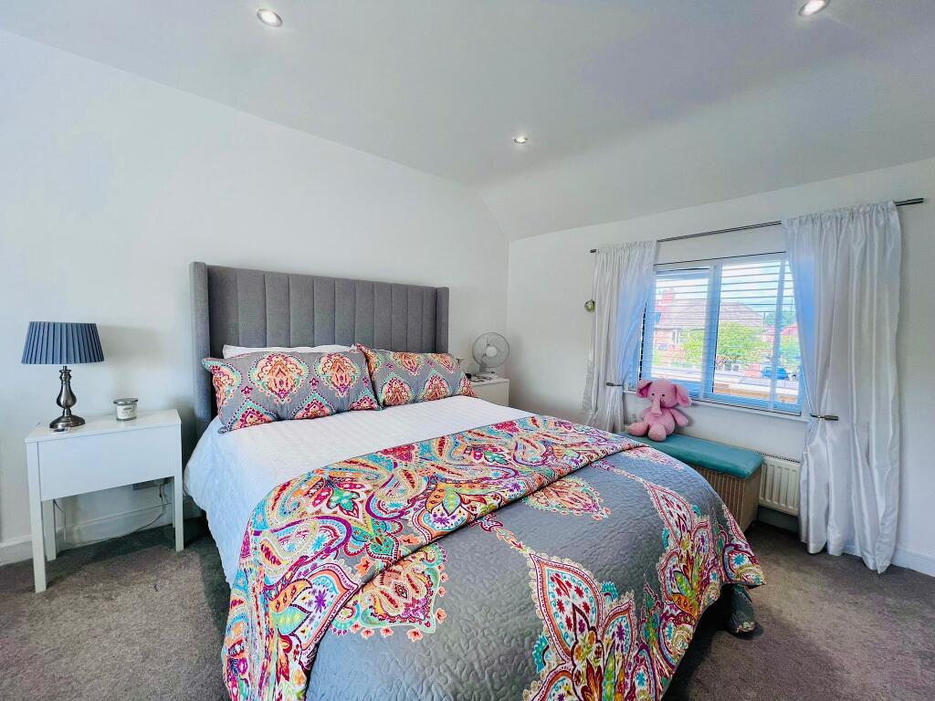 BEDROOM1.jpg