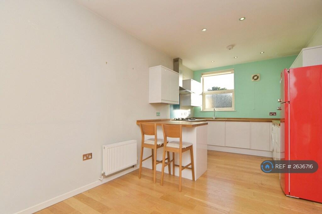Lounge &amp; Dining Kitchen