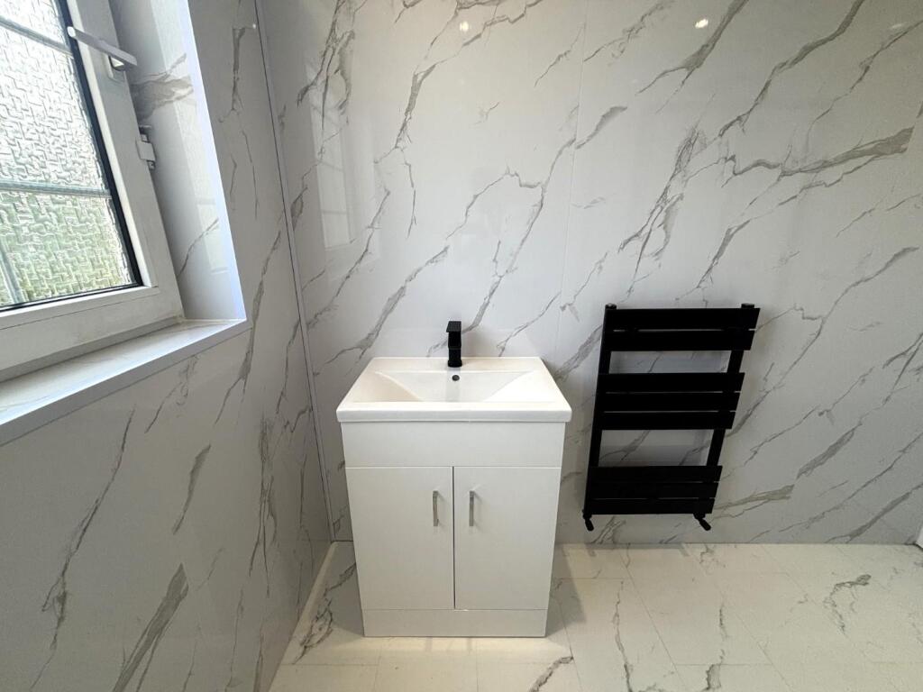 83 ashtree upstairs bathroom 3.jpeg