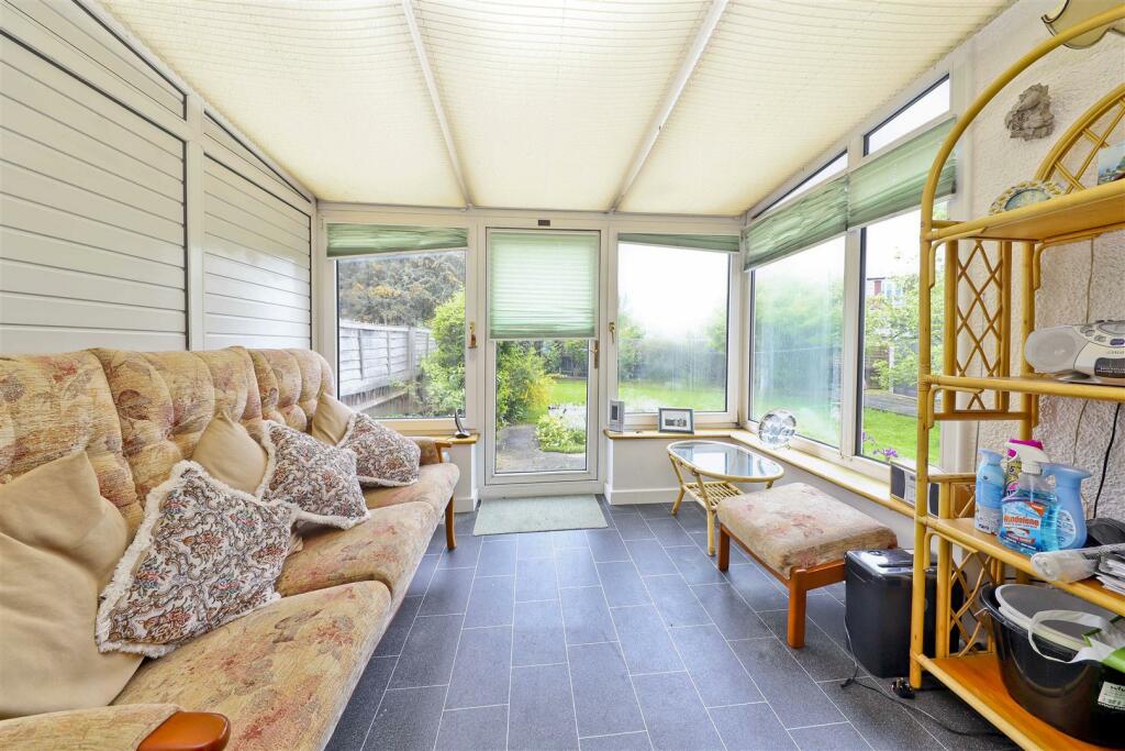 4 Coppice Close (3) copy.jpg