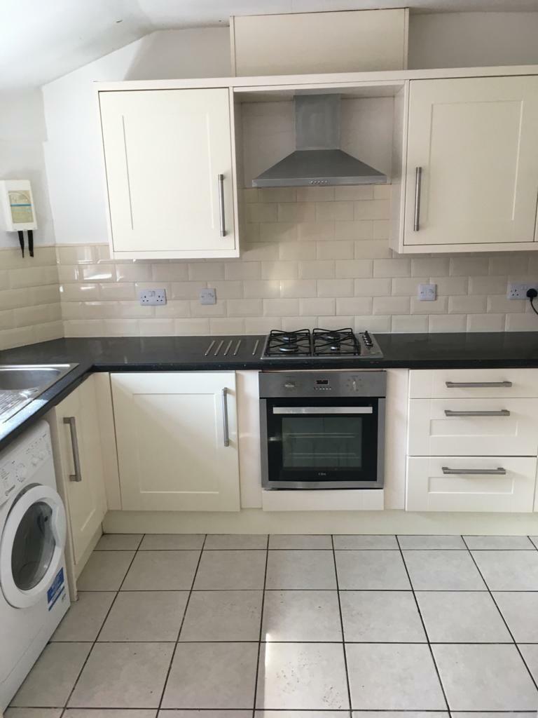 21) 9 Beresford Avenue Kitchen 27.07.2020.jpg