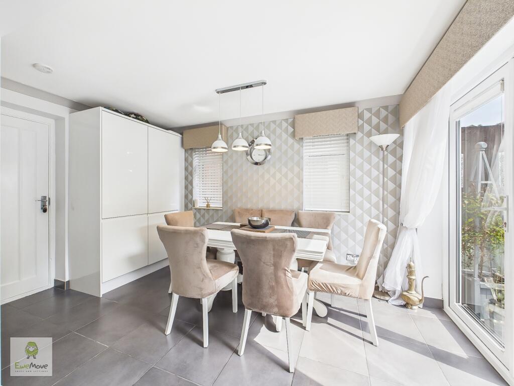 CAM02308G0-PR0189-STILL004-2