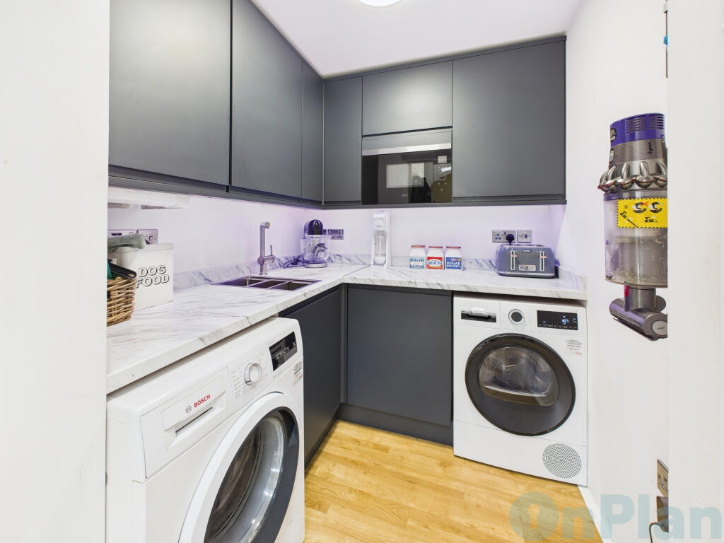 CAM04024G0-PR0029-STILL035