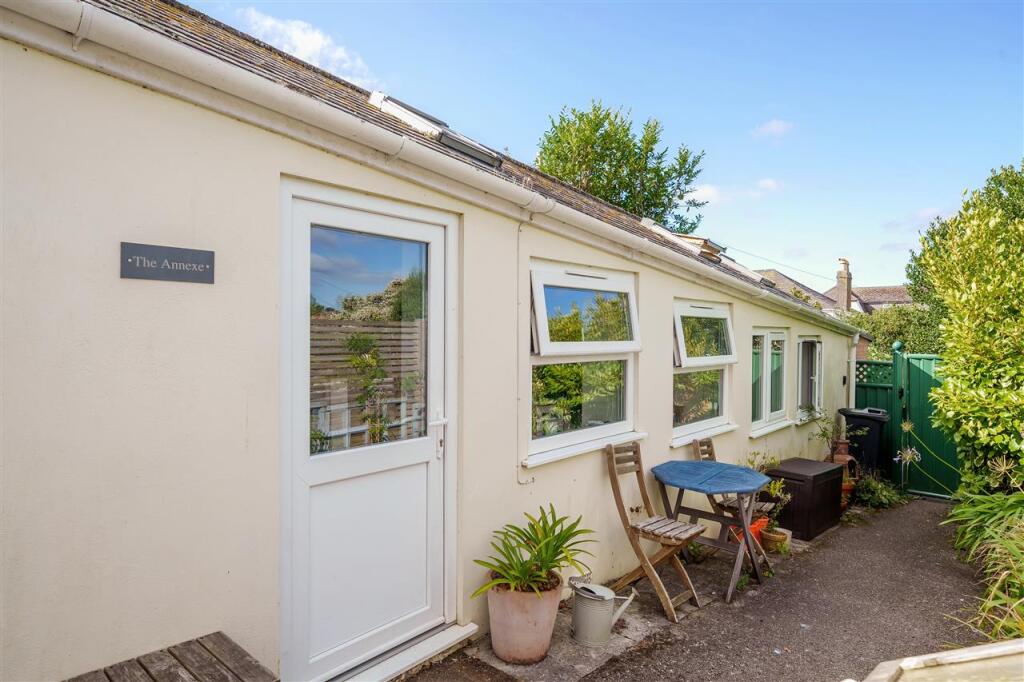 DETACHED ANNEXE