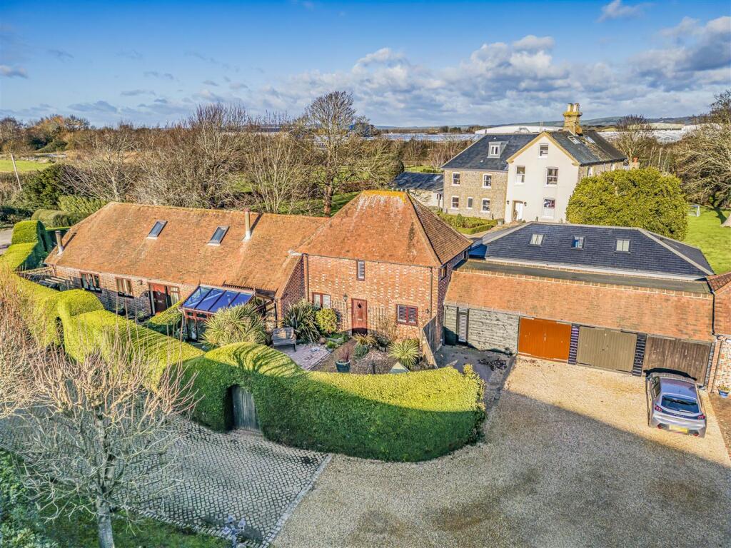 2 Marsh Barns-Aerials-PorticoMarketing-Nexa-12.jpg