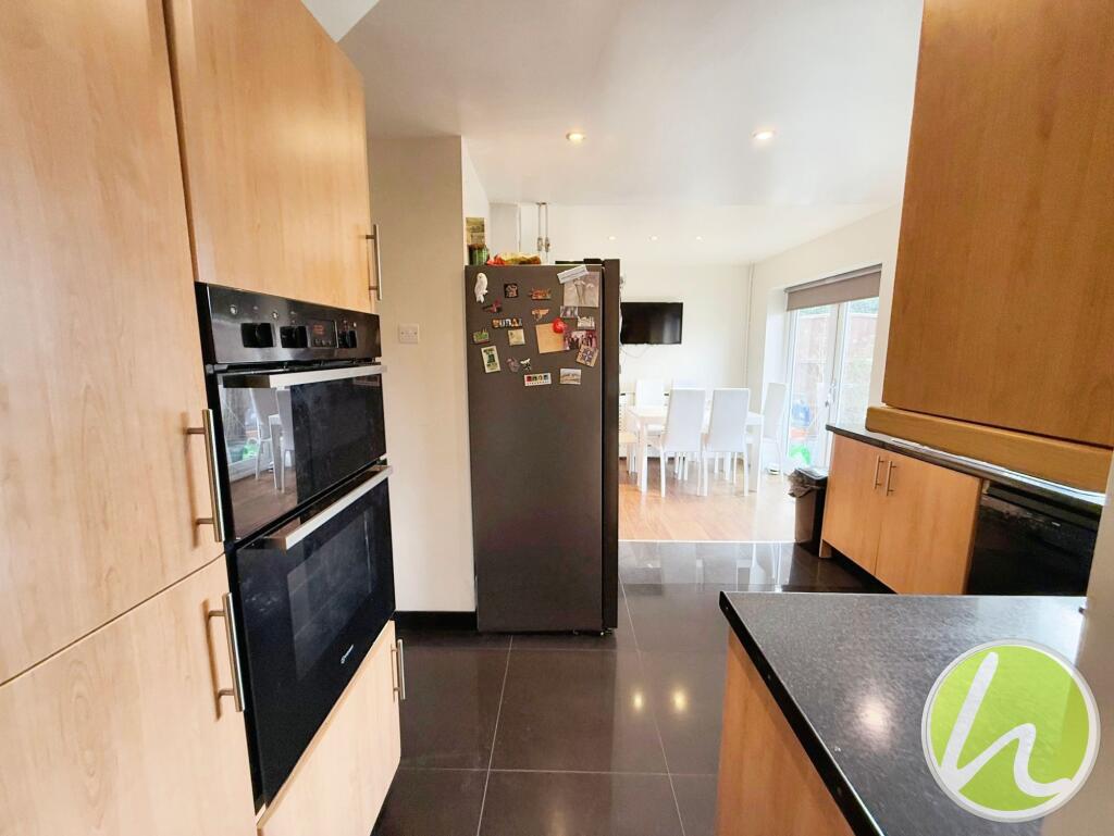 Kitchen/ Dining Room