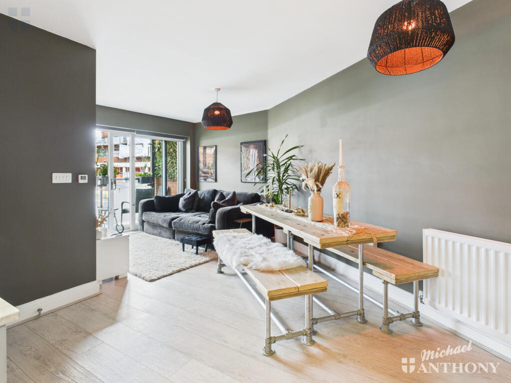 CAM03852G0-PR0397-STILL004