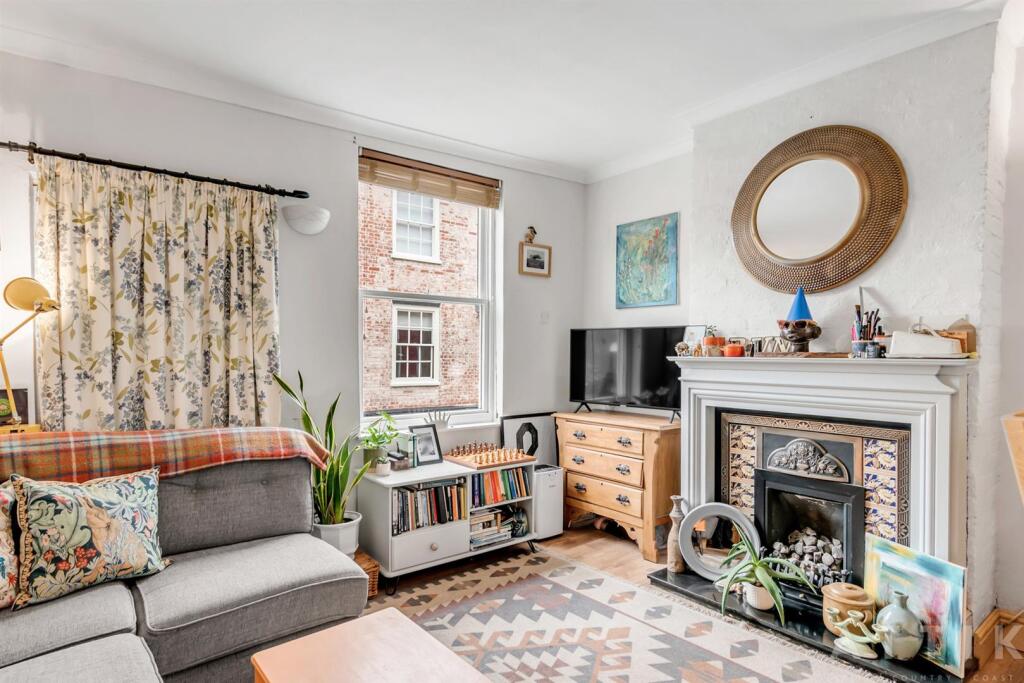 6B Chediston Street, Halesworth IP19 8BE (16).jpg