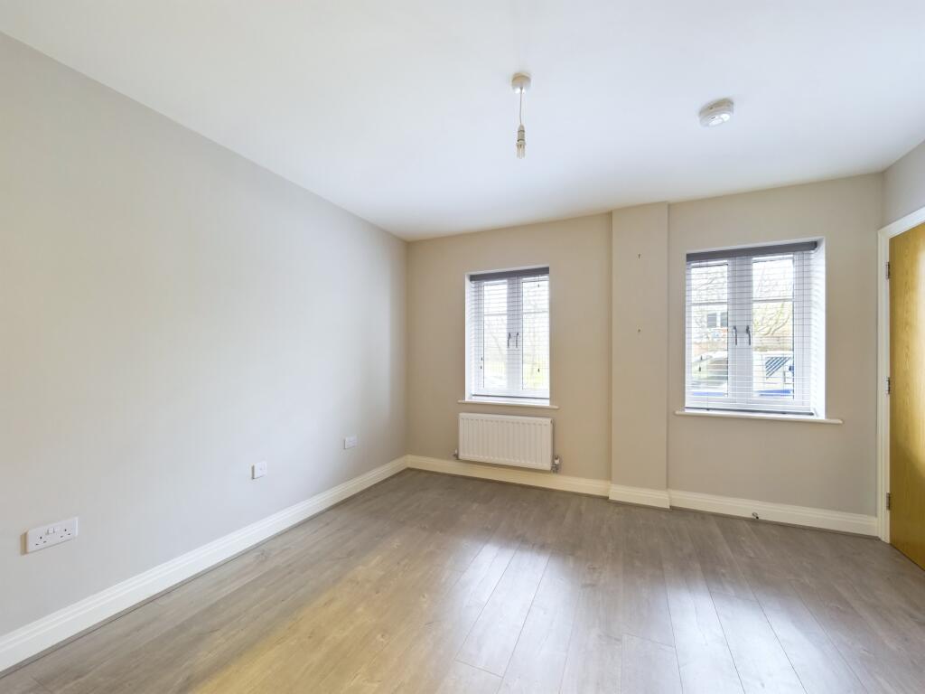 CAM01354G0-PR0250-STILL008