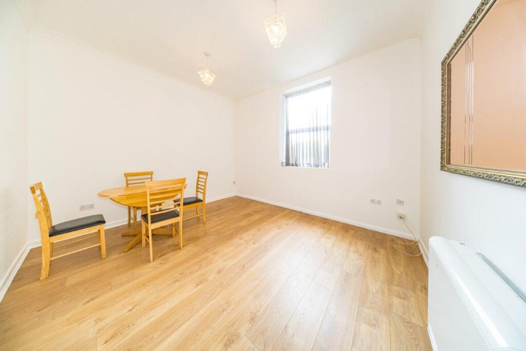 11 vale lodge lounge.jpg